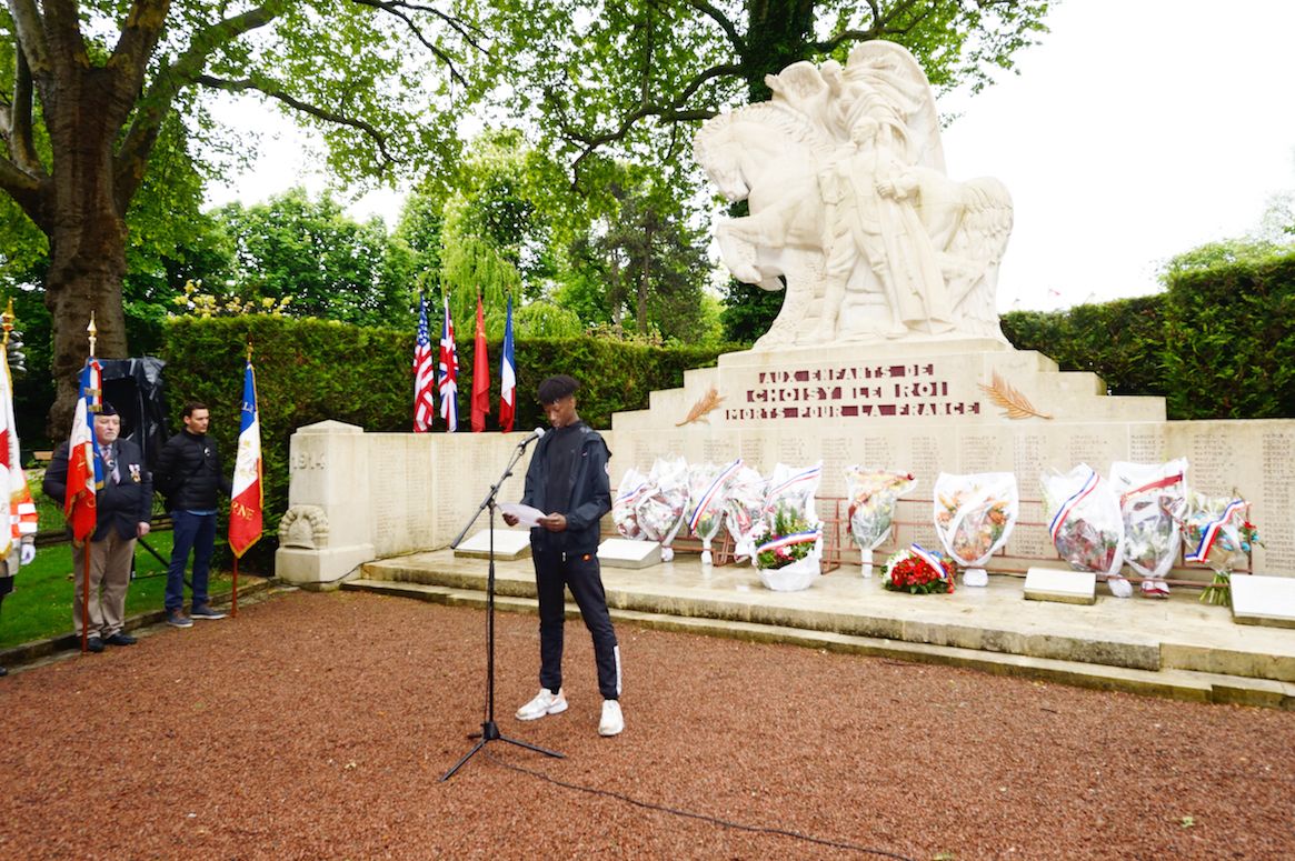 Le jeune lycéen lecteur